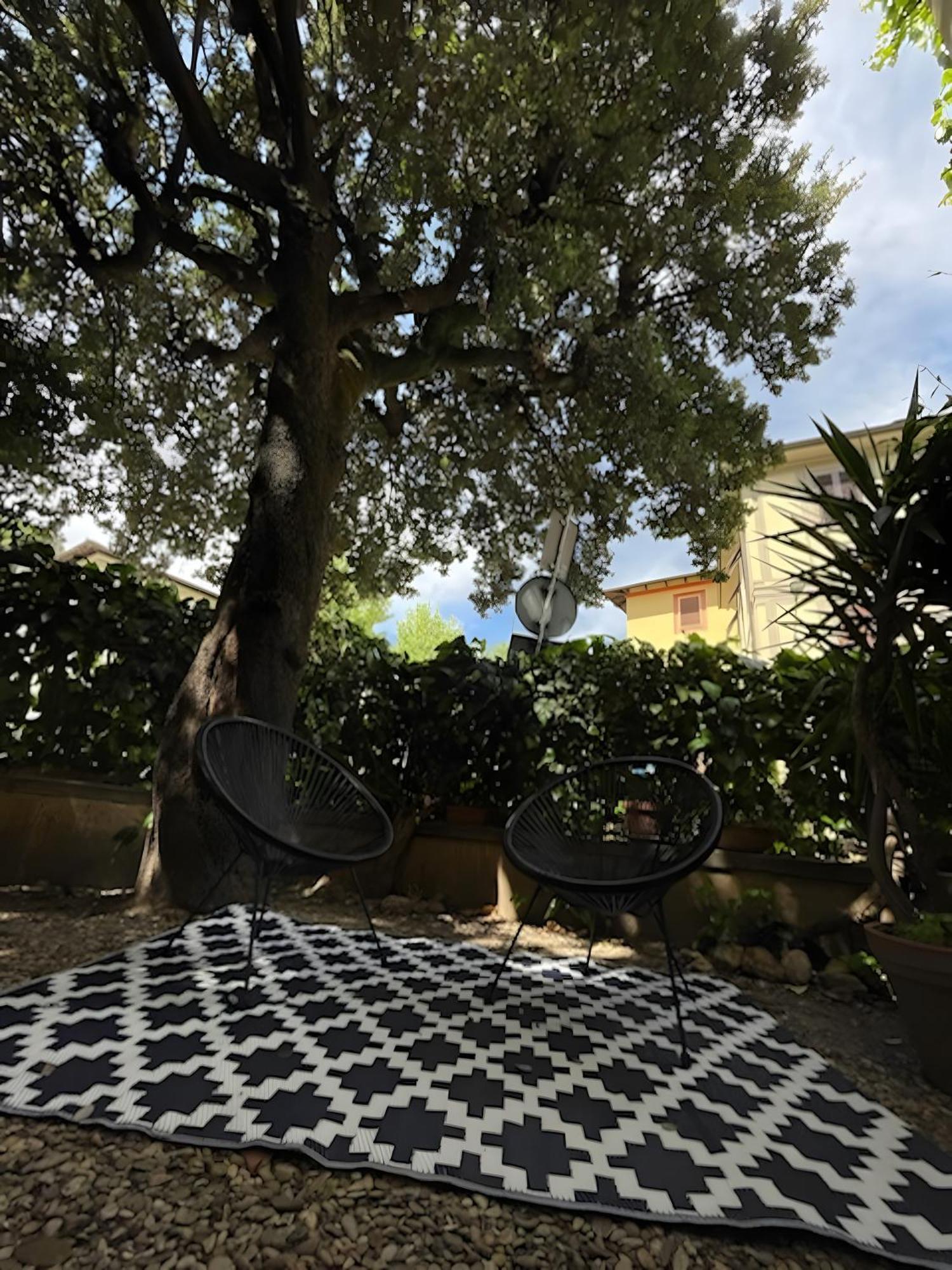 Relax In San Frediano Con Giardino Lägenhet Florens Exteriör bild